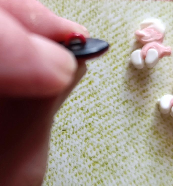Lot de boutons. Schtroumpfs et coccinelles. - photo numéro 5