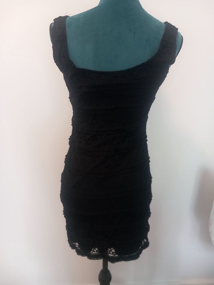 Robe moulante dentelle Jennifer taille M - photo numéro 4