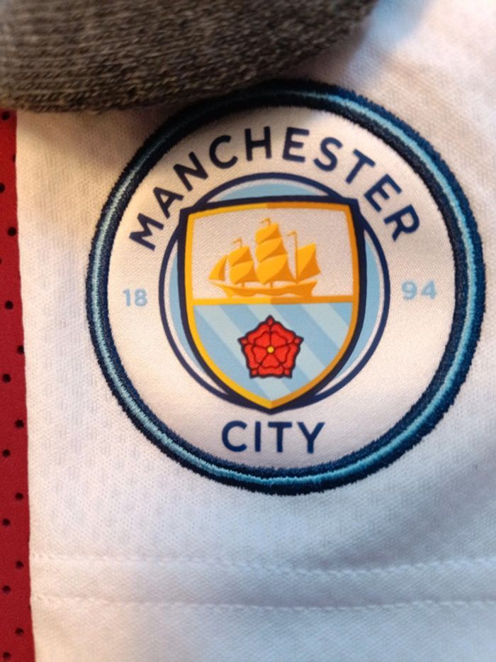 Tenue de foot Manchester City, Puma Authentique Officiel taille enfant 4/5 ans, Neuf - photo numéro 9