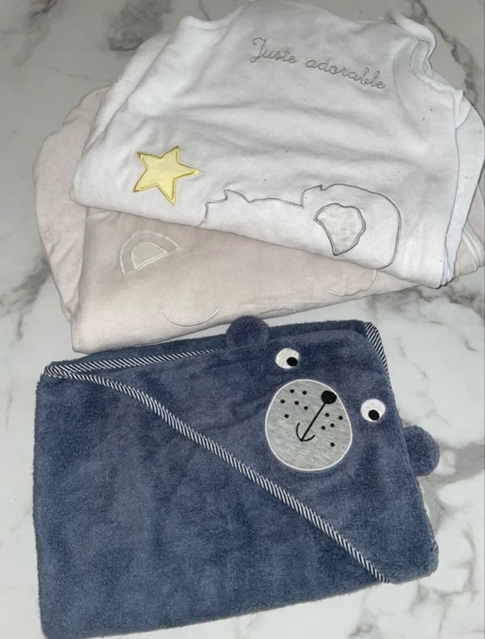 Lot de turbulettes et une serviette de bain