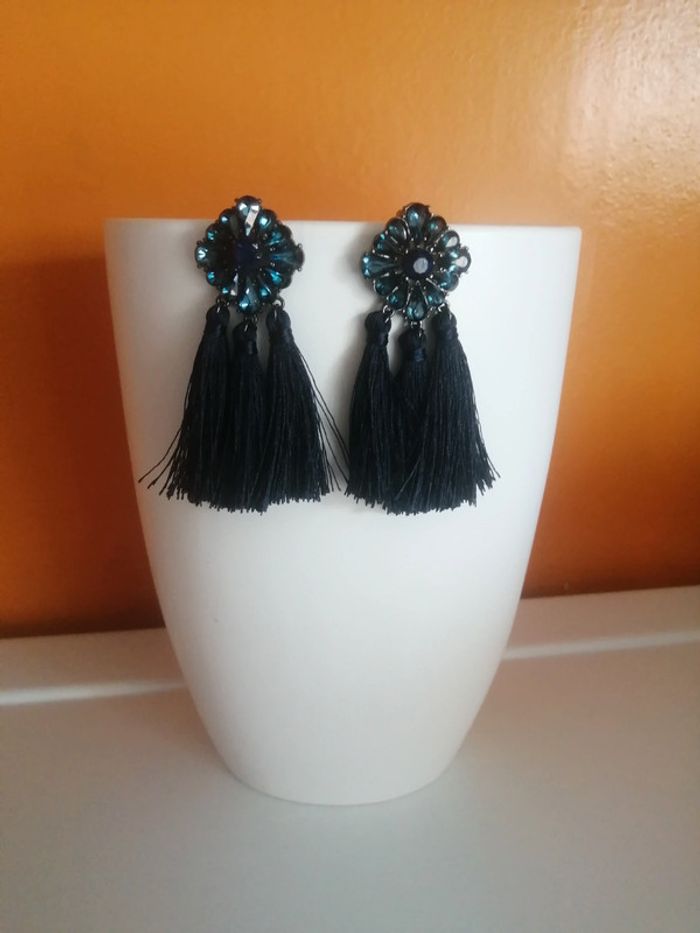 🌸Charmantes boucles d'oreilles bleues aux franges noires "Naïves" 🌸