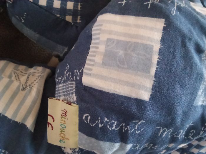 Doudou ours blanc bleu marine Minouche vintage d'occasion ancien 30 ans  marin marine mer yeux noirs durs plastique nez dur  tissu éponge tissu bouclettes carré carreaux imprimé  thème mer ancre  peluche ancien matelot - photo numéro 6