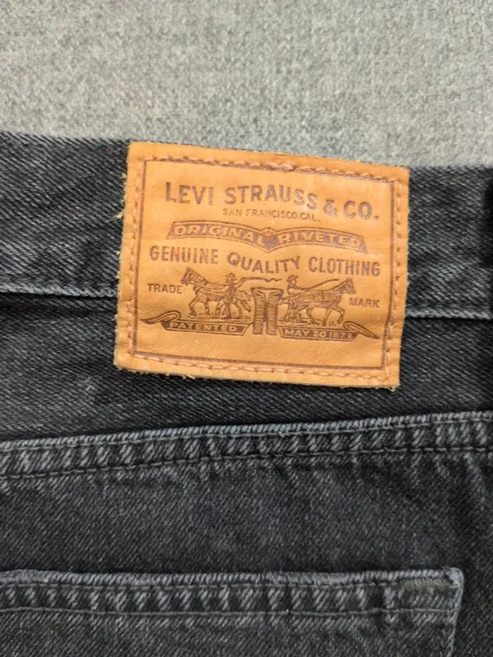 Jupe en jean noire Levi’s – Taille 38 – Très bon état - photo numéro 5