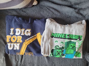 Lot 2 sweat à capuche 8 ans