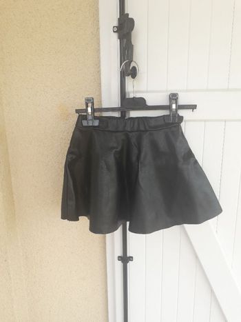 Jupe courte filles H&M en taille 4/5 ans