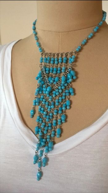 Collier bleu turquoise avec perles neuf