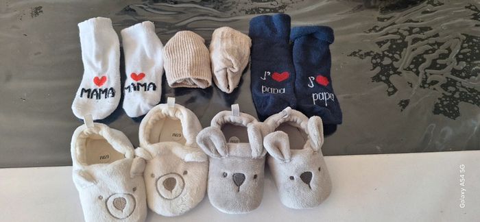 Lot de petit chaussons et chaussettes