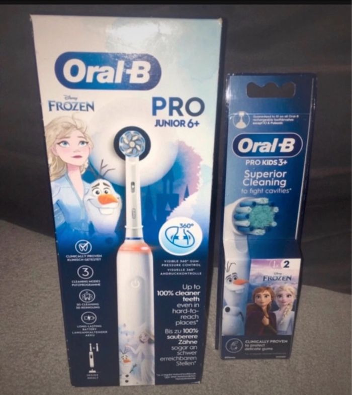 Lot brosse à dent électrique oral b reine des neiges+ brossettes reine des neiges
