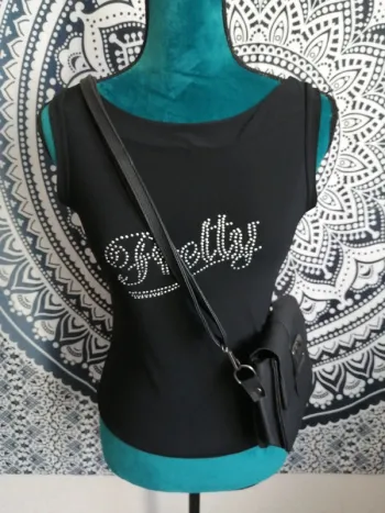 Top noir moulant avec inscription en strass pretty / sans marque / (TU)