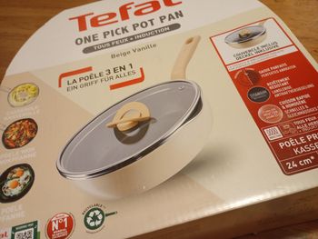 Poêle TEFAL neuf avec son couvercle