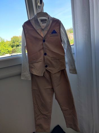 Costume beige 7 ans complet état neuf