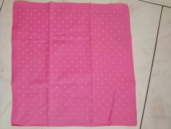 Mouchoir rose et blanc