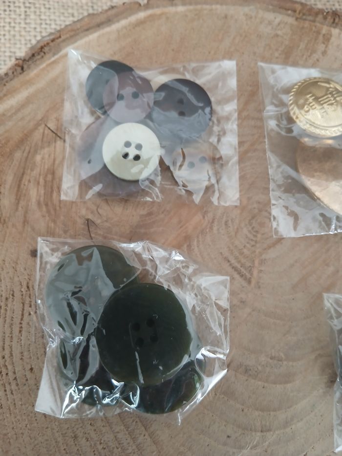 Lot de 4 sachets de boutons - photo numéro 4
