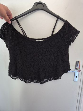 Superbe croc top taille 40 en dentelle
