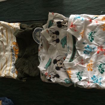 Lot de 4 tee shirt Disney  3-6 mois