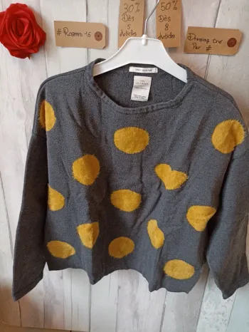 Pull bleu marine à pois moutarde