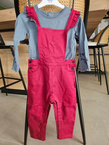 Ensemble fille salopette et t-shirt 