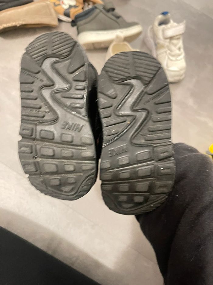 Basket garçon Nike taille 21 - photo numéro 4