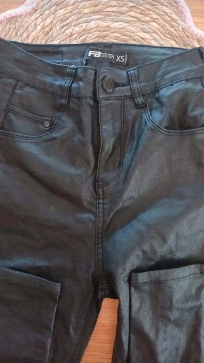 Magnifique pantalon xs effet cuire - photo numéro 2