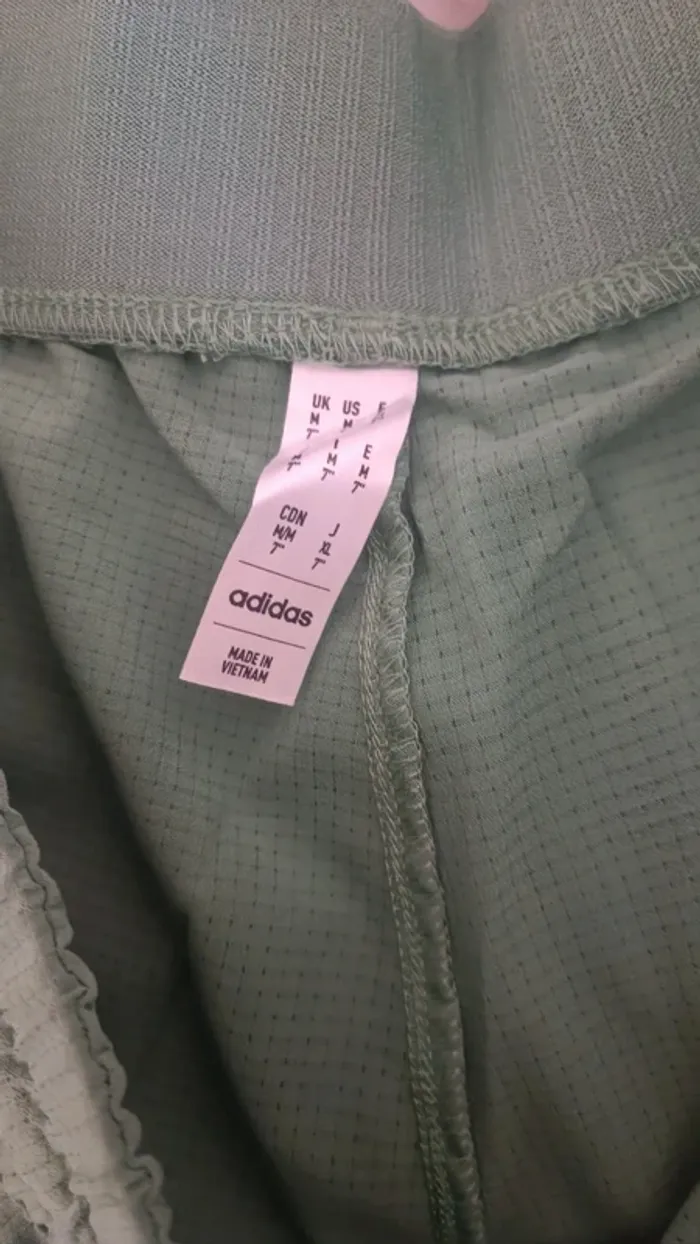 Shorts verdi Adidas - photo numéro 2