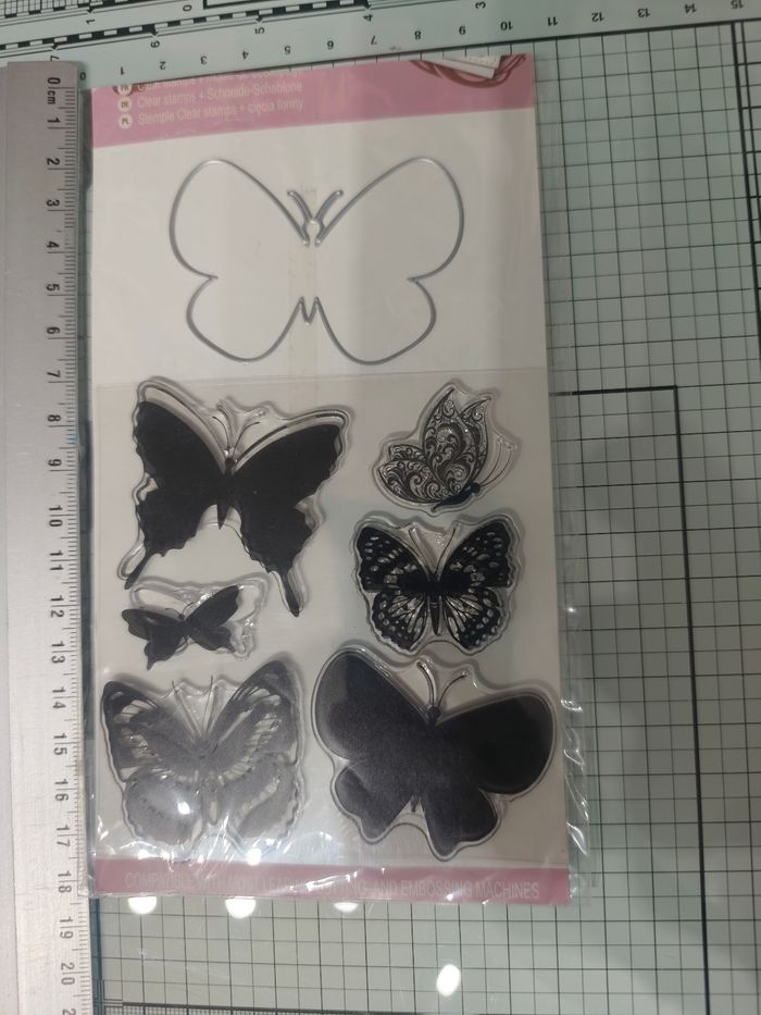 Lot tampons et dies scrapbooking thème papillon craft sensation