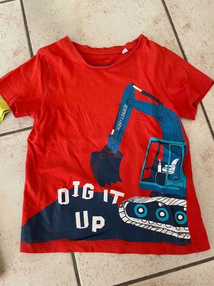 2 Teeshirts manches courtes engins de chantier 110-116cm - photo numéro 3
