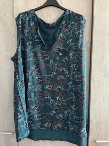 Débardeur bleu à fleurs