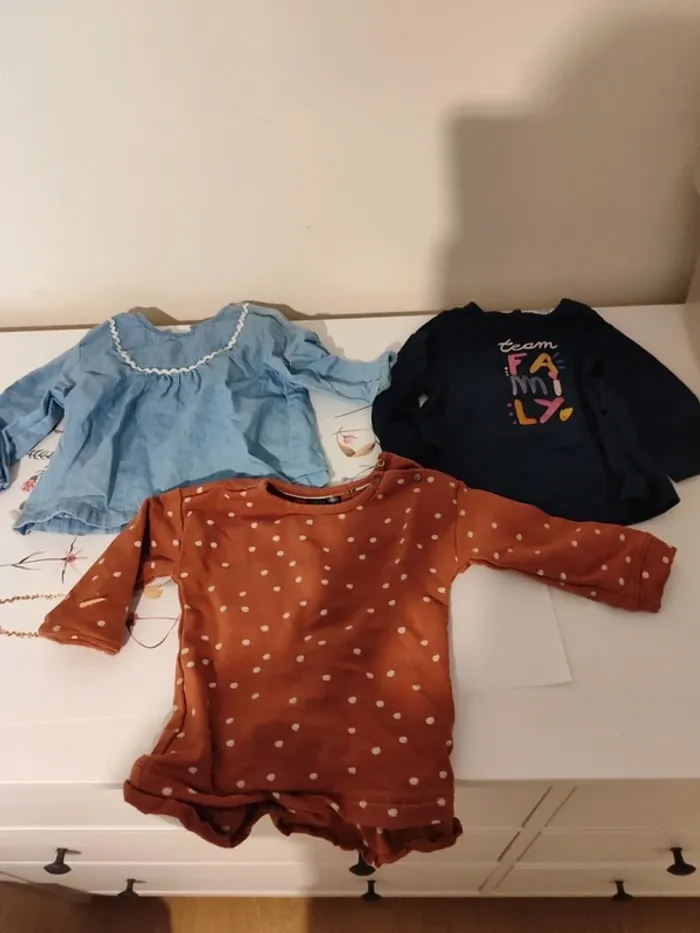 Lot 3 haut légers 9 mois