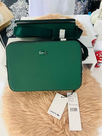 Lacoste sacoche tout neuf jamais utilisé