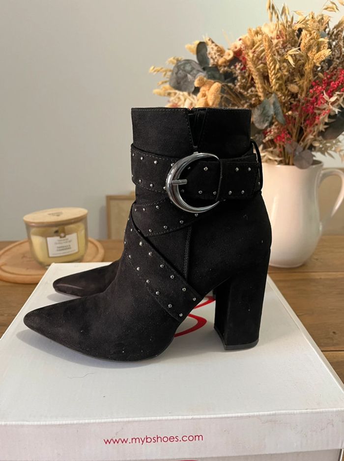 Bottines à talons pointues noires My B