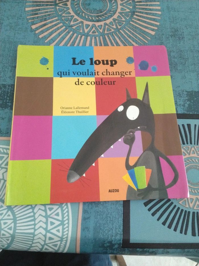 Livre Le Loup qui voulait changer de couleur