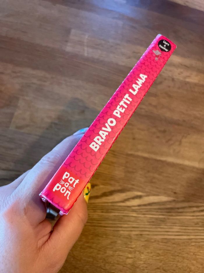 Livre cartonné Bravo petit Lama avec des matières à toucher Patapon - photo numéro 2