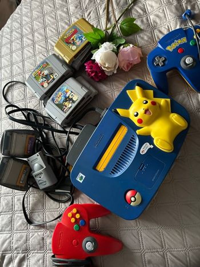 Lot Nintendo 64 Collector PIKACHU + 11 Jeux Cultes (Mario 64, Mario Kart) + Acc. Pokémon