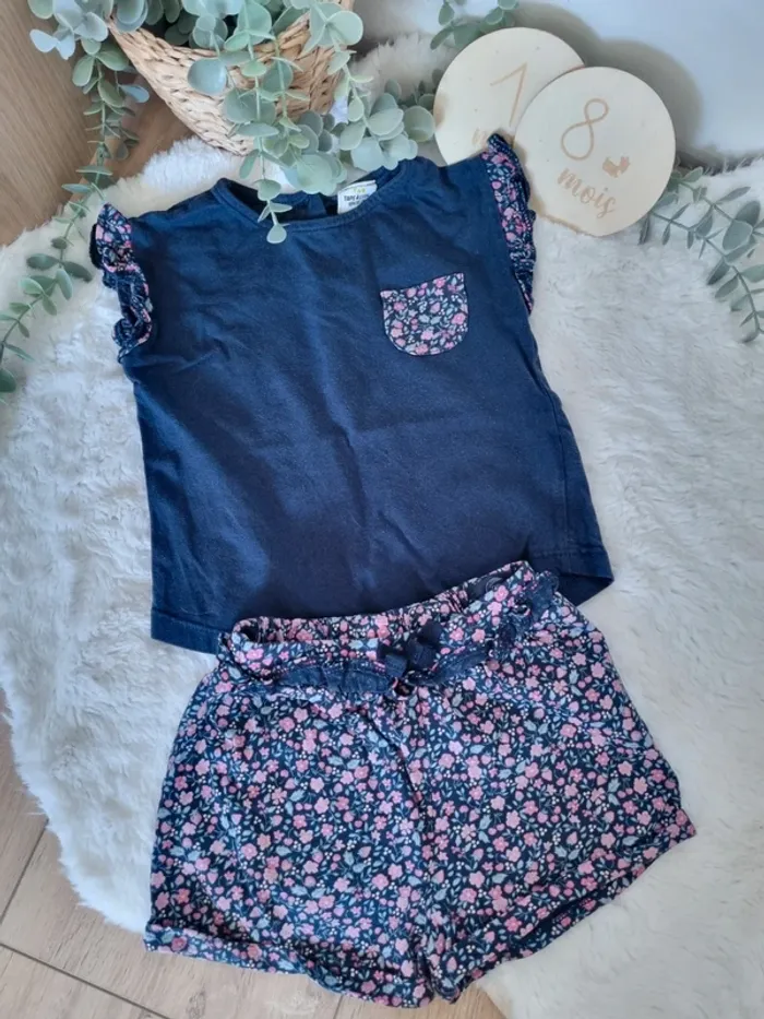 Ensemble tee-shirt et short bleu fleuri