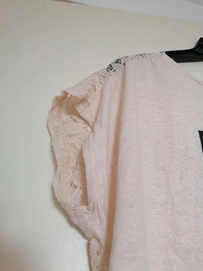Voici un haut beige/rose clair en dentelle dans le dos taille M marque G-maxx - photo numéro 3