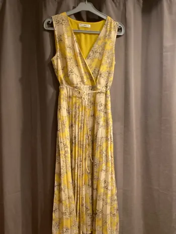 Robe longue plissée mango