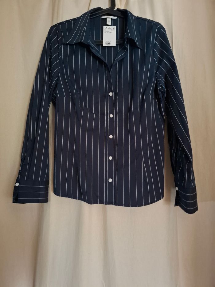 Chemise cintré h&m neuf - photo numéro 1