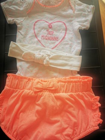 Lot de vêtements de fille de 1mois à 3 mois