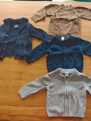 Lot de 4 gilets 12 mois