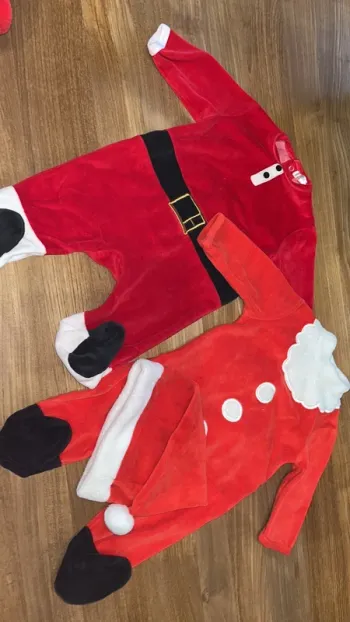 Lot 2 pyjama 6 mois noël avec un bonnet