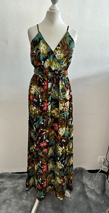 Robe longue fleurie noire et vert bretelles ajustables
