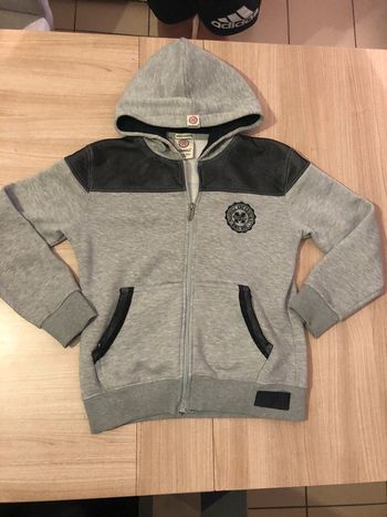 Gilet zippe à capuche