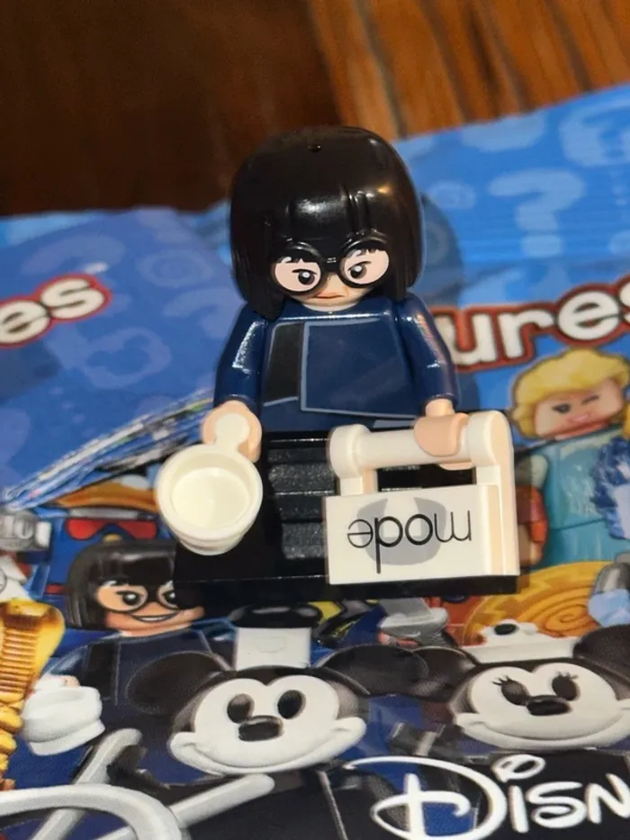 Figurine Lego Edna Mode, série 71024, Edna Mode, Disney, Series 2 - photo numéro 2