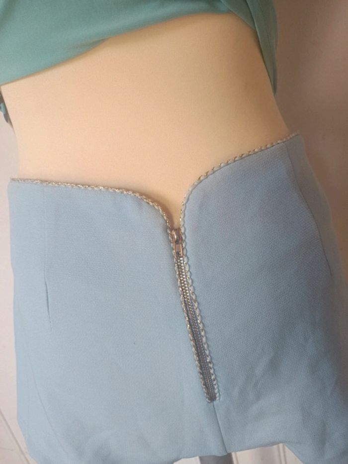 💎 short femme bleu clair et doré été t M 38 neuf extensible carminn Paris - photo numéro 3