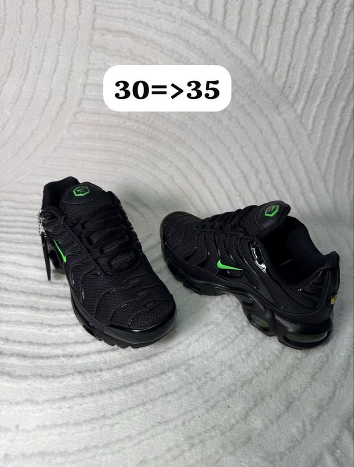 Nike tn enfants noir vert 33