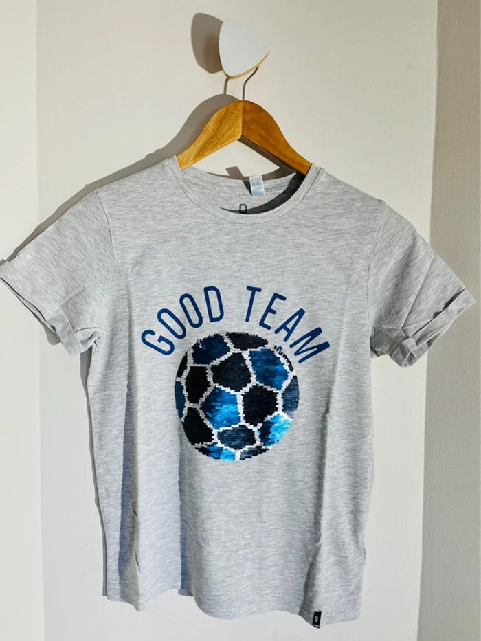 T-shirt, avec paillettes FOOT