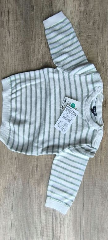 Pull neuf avec étiquette 9 mois