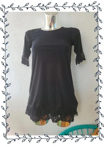 Robe noir avec petites dentelles
