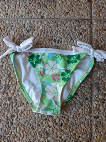 Bas de maillot de bain culotte verte blanche fleurs Hawaï roxy taille 3 ans