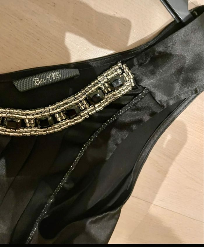 Blouse satinée idéale à porter pour les fêtes et occasions à venir - photo numéro 2